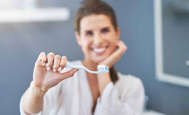 Igienizzare lo spazzolino da denti grazie alle mollette da bucato