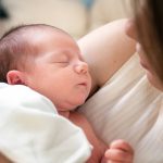 Assistente materna per bambini appena nati, la professione 2024