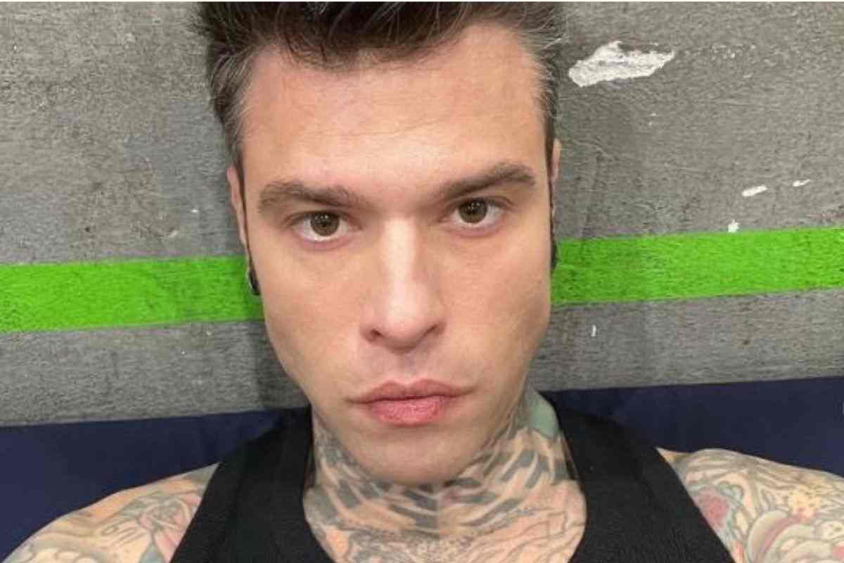 Il lavoro che non ti aspetti, ecco cosa faceva Fedez prima di diventare famoso  --- (Fonte immagine: https://www.turiweb.it/wp-content/uploads/2023/10/Fedez-20231014-turiweb.it_.jpeg)