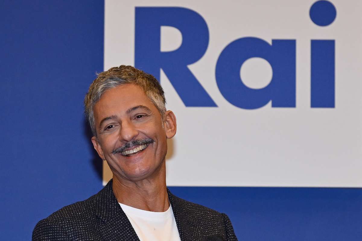 Fiorello, la dedica speciale fa emozionare tutti: "Porti sempre il sole"  --- (Fonte immagine: https://www.turiweb.it/wp-content/uploads/2023/10/Fiorello-turiweb.it-20231026.jpg)