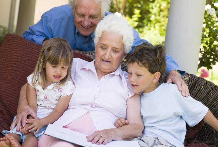 Cosa dice la legge sul dovere dei nonni di mantenere i nipoti