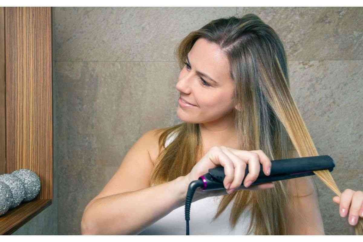 Piastra per capelli: come fare per pulirla dopo il suo utilizzo