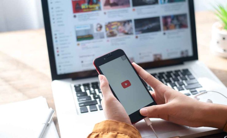 Trucco per ascoltare la musica da YouTube con schermo spento