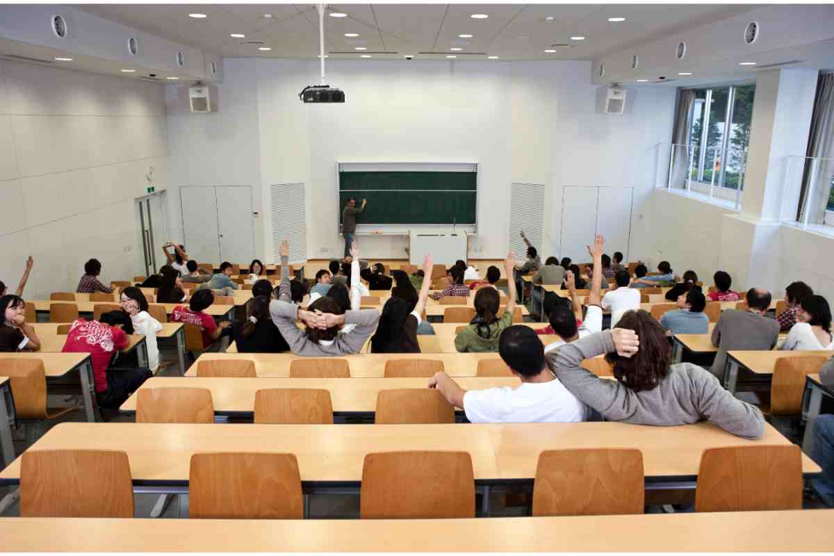 Studenti a lezione in classe