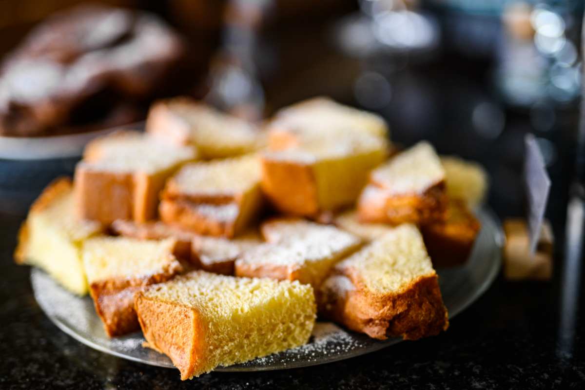 Ricetta antichissima del papà del pandoro: prepariamo insieme il Nadalin, gusto eccezionale  --- (Fonte immagine: https://www.turiweb.it/wp-content/uploads/2023/11/Nadalin-a-pezzi-sul-piatto-da-portata-14112023-turiweb.it_.jpg)