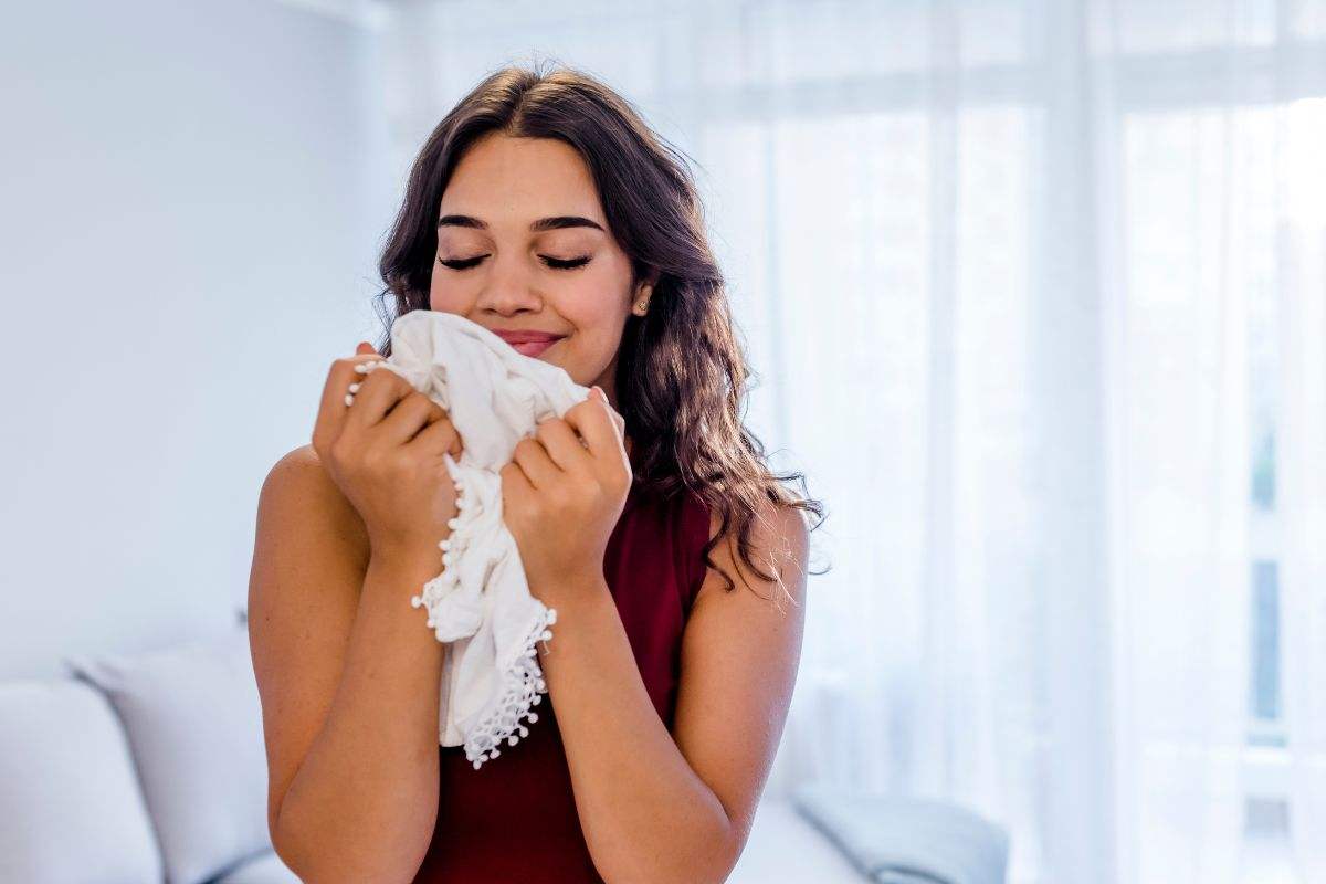 Vestiti profumati tutto il giorno trucco