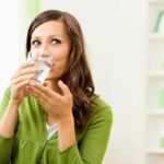 acqua giornata mattino consigli quando bere